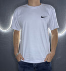Camiseta Nike C/ Estampa na Costa